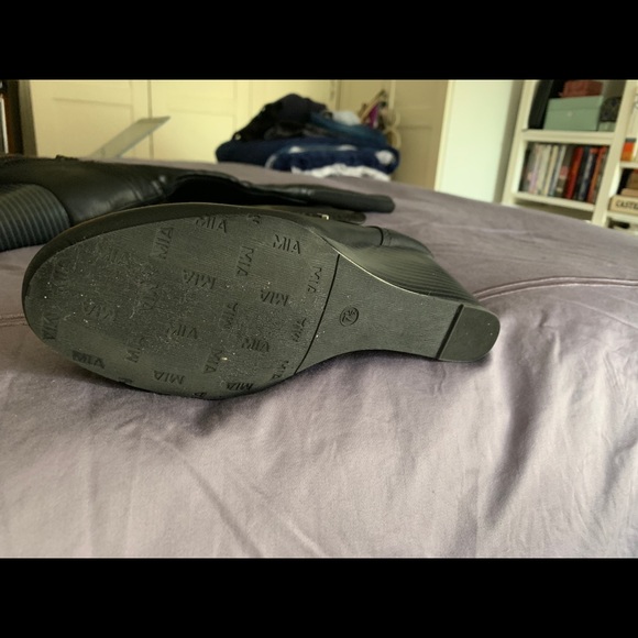 Black Wedge Boots - Picture 5 of 5